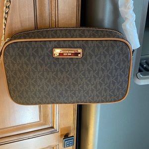 MICHAEL KORS BRAND NEW CROSSBODY BAG